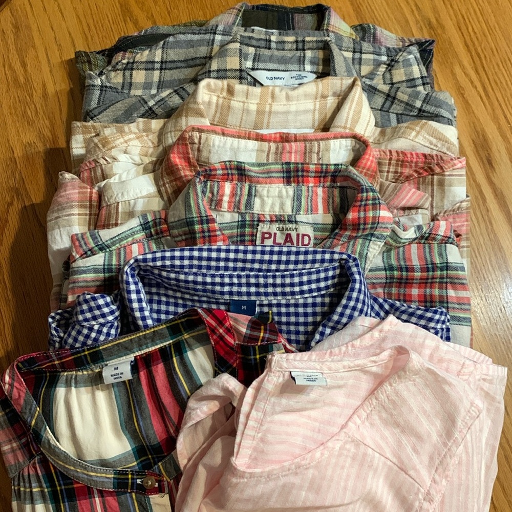 Lot of 8 Old Navy Tops. Size M. 5 long sleeve. 3 short sleeve.
